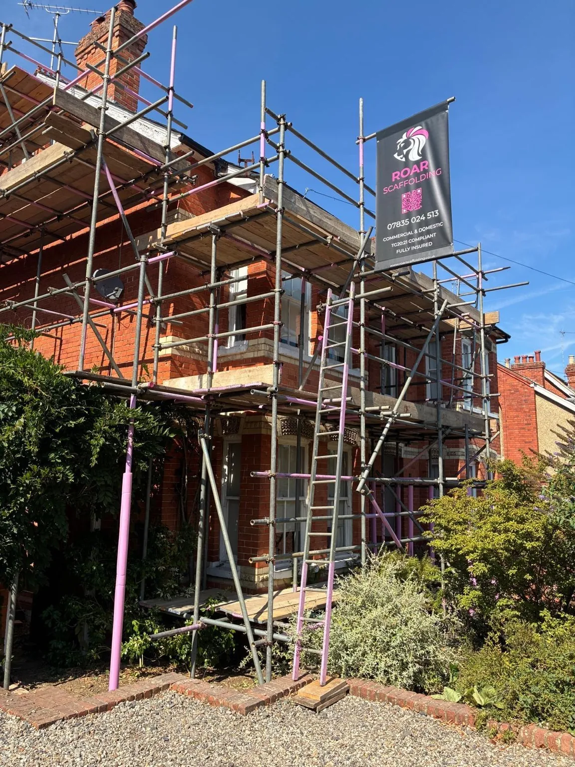 Full front elevation scaffold on a period property in Henley-on-Thames